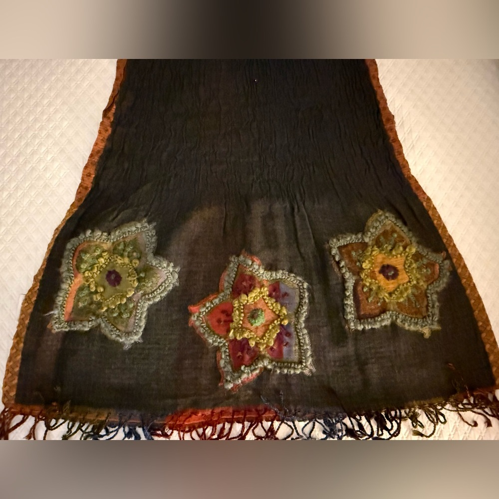 GORGEOUS SCARF/WRAP - Picture 8 of 10